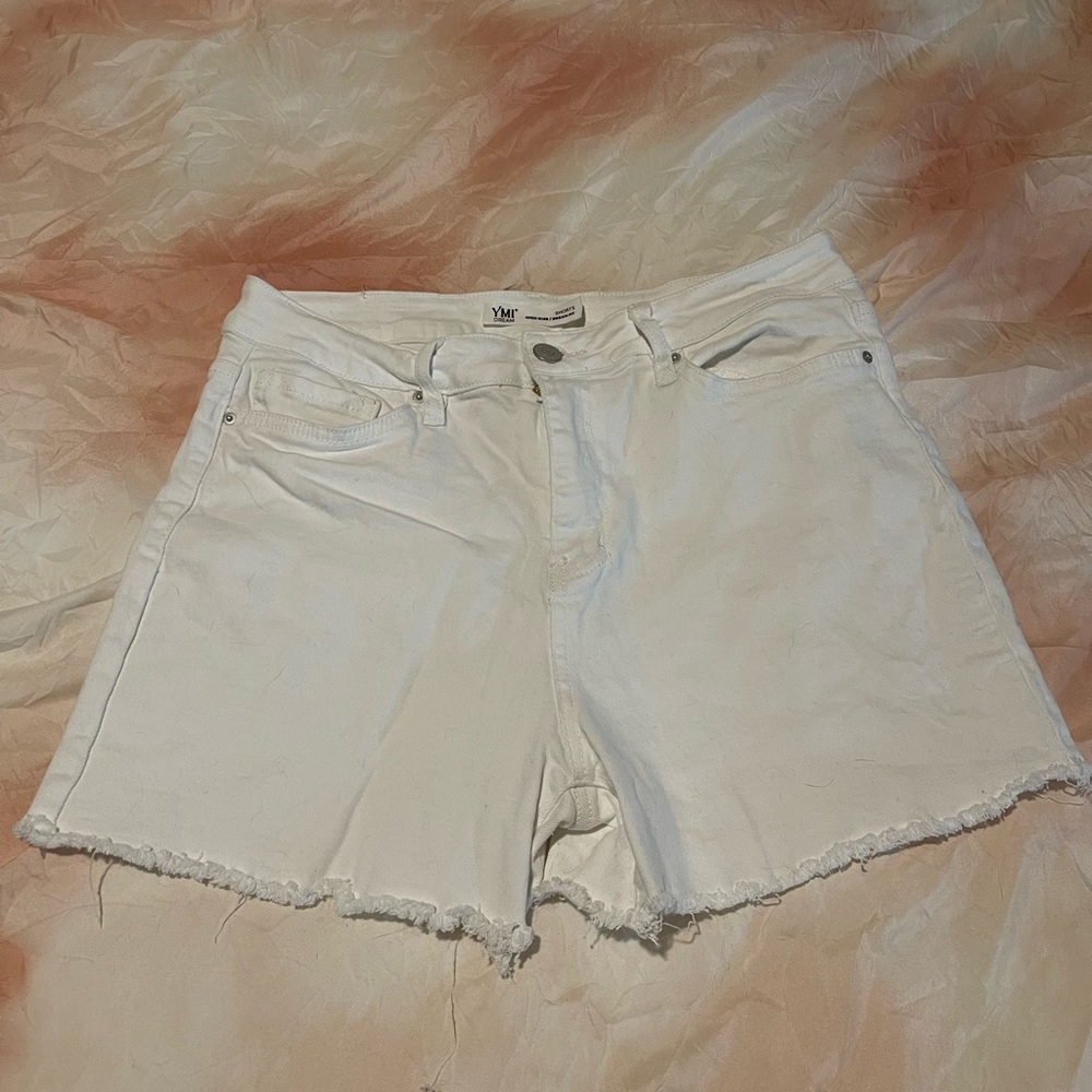 YMI Womens White Denim Shorts with Distressed Hem Size 13/31